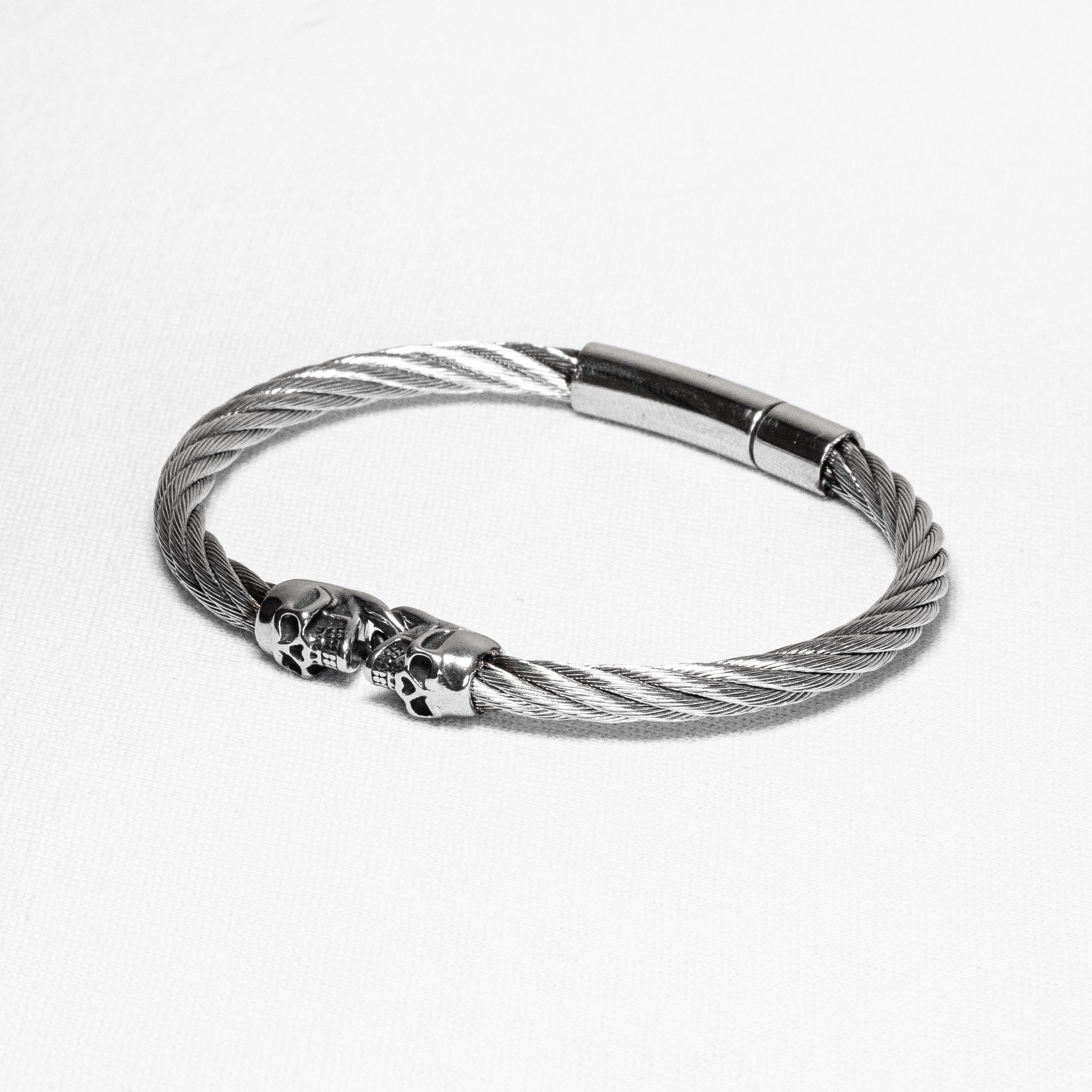 Bracelete Masculino Duas Caveiras Cabo de Aço Aço Inoxidável - Monterrier