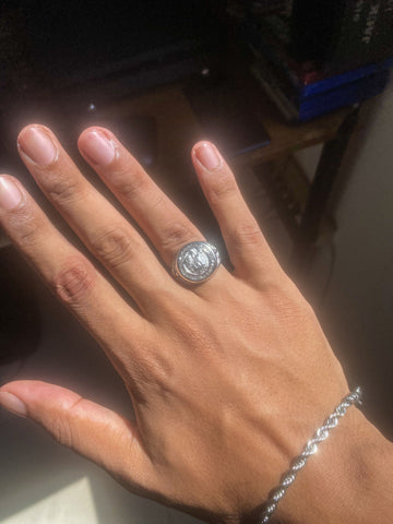 Anel Masculino Redondo Cravejado Rosto de Jesus Cristo