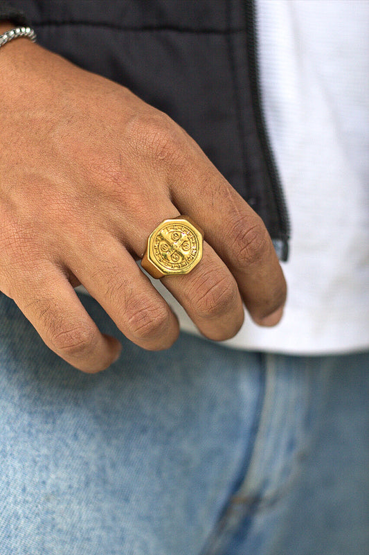 Anel Masculino Cruz Sagrada de São Bento Dourado