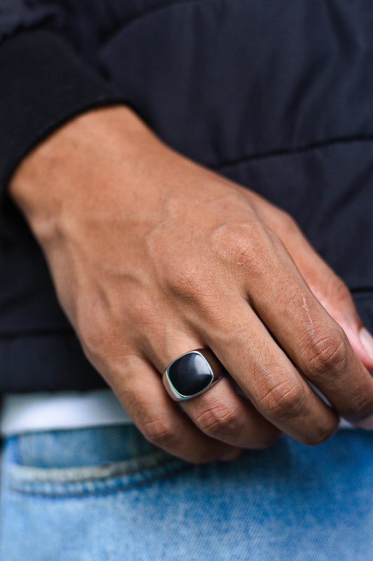 Anel Masculino Prata com Pedra Ônix