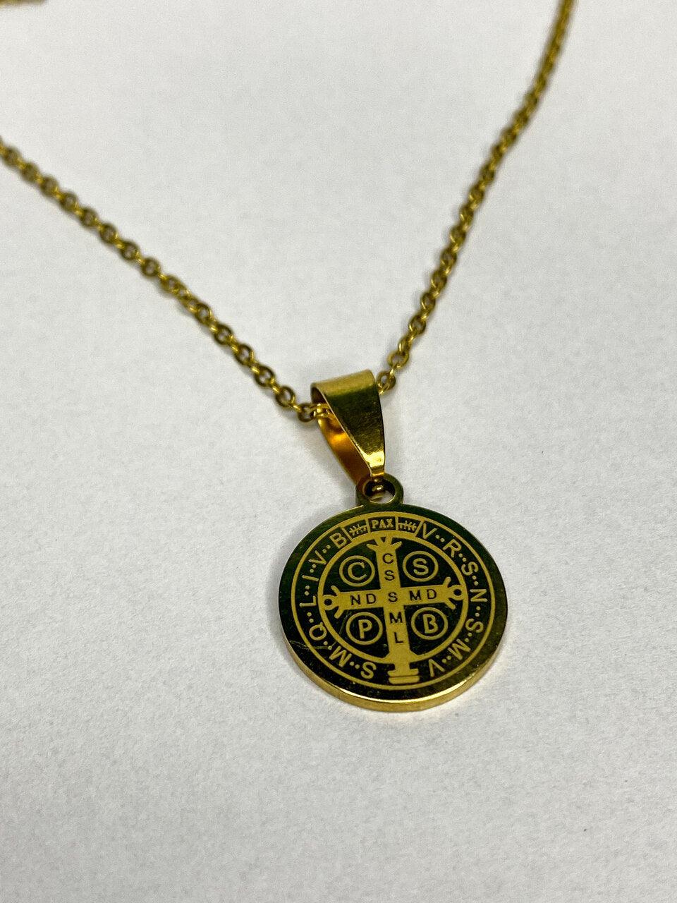 Colar Corrente com Pingente Medalha São Bento Dourada Aço Inoxidável 60cm - Monterrier