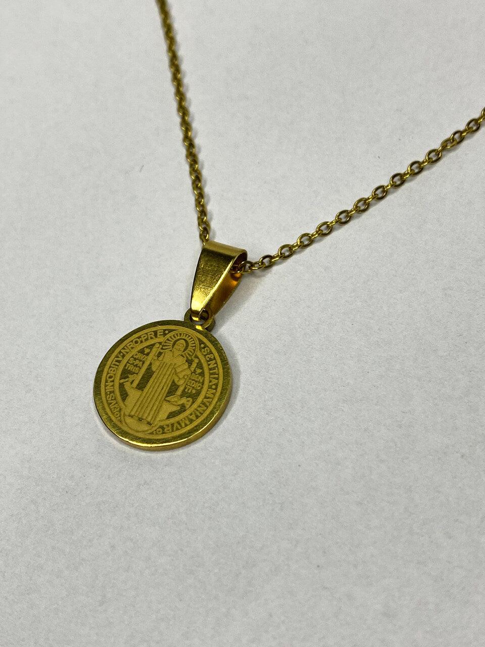 Colar Corrente com Pingente Medalha São Bento Dourada Aço Inoxidável 60cm - Monterrier