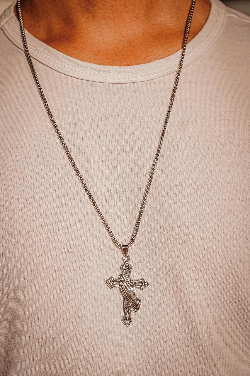 Colar Masculino com Pingente De Mãos Em Oração Com Cruz Aço Inoxidável 70cm - Monterrier