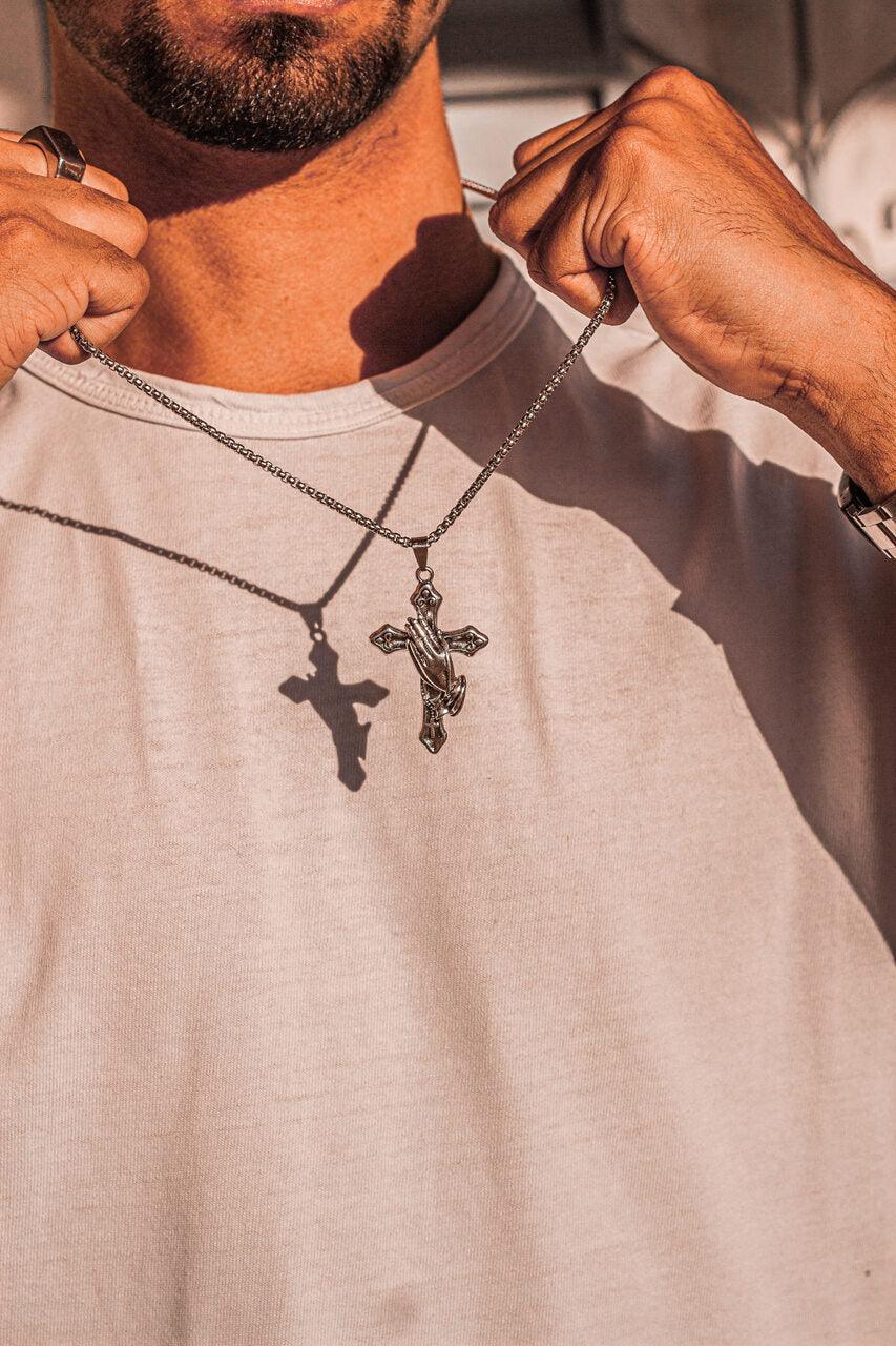 Colar Masculino com Pingente De Mãos Em Oração Com Cruz Aço Inoxidável 70cm - Monterrier