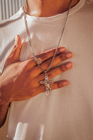 Colar Masculino com Pingente De Mãos Em Oração Com Cruz Aço Inoxidável 70cm - Monterrier