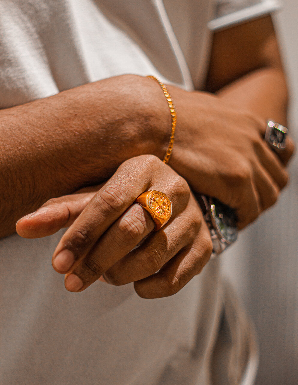 Anel Masculino Cruz Sagrada de São Bento Dourado Aço Inoxidável - Monterrier